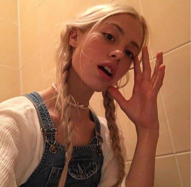 HOFMANNITA голая