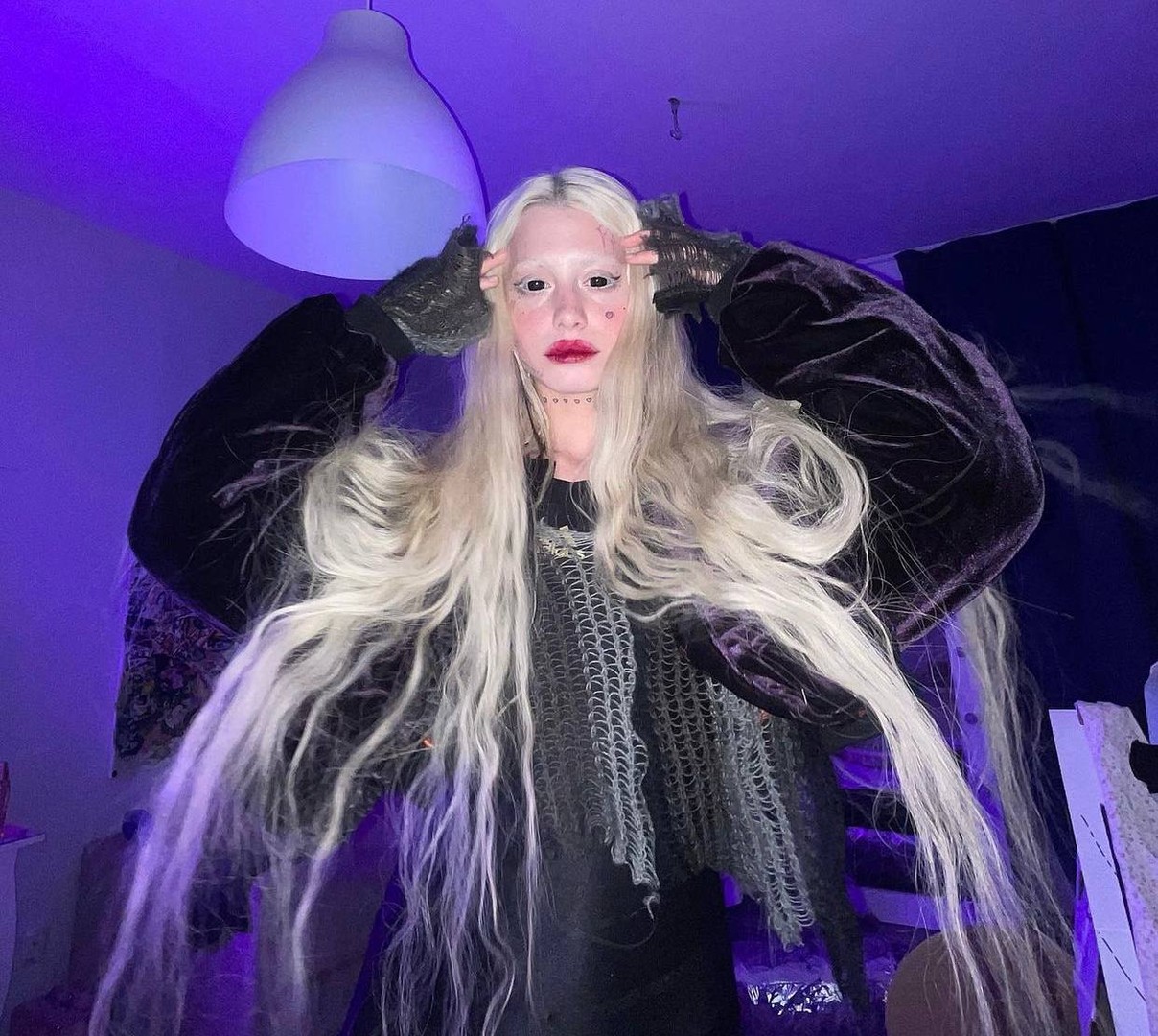 HOFMANNITA обнаженная