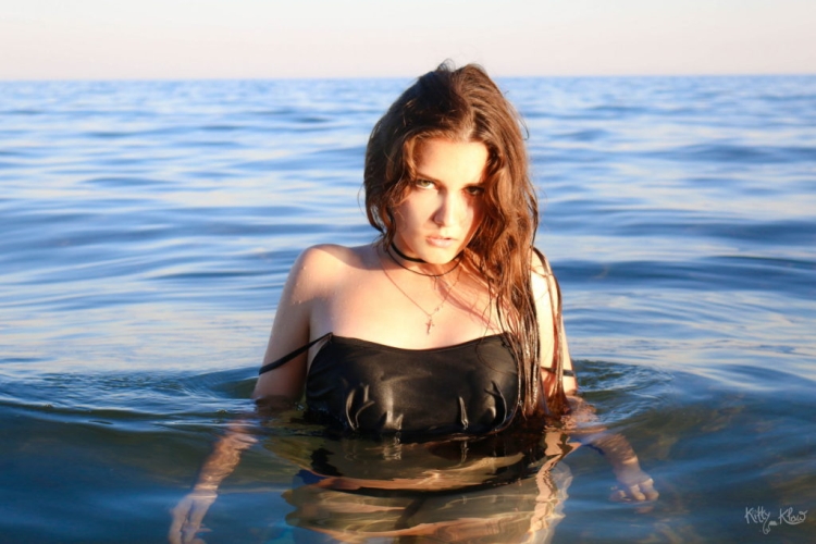 KITTYKLAW полностью голая